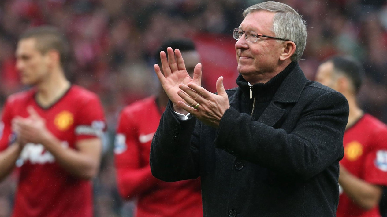 Liga Inggris: Resmi! Manchester United Pecat Sir Alex Ferguson dari Posisi Penting Klub, Korban Efisiensi INEOS Berlanjut
            - galeri foto