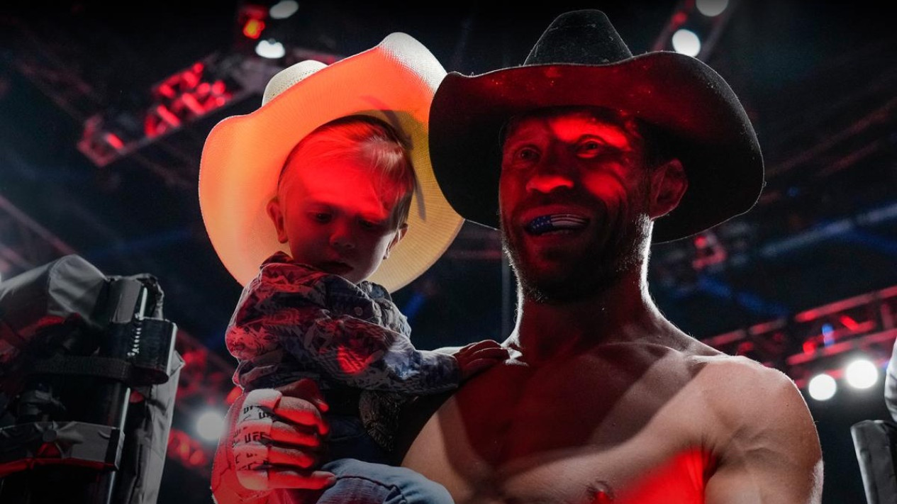 2 Tahun Pensiun, Legenda UFC Donald Cerrone Siap Kembali Turun Gunung ke Panggung MMA
            - galeri foto