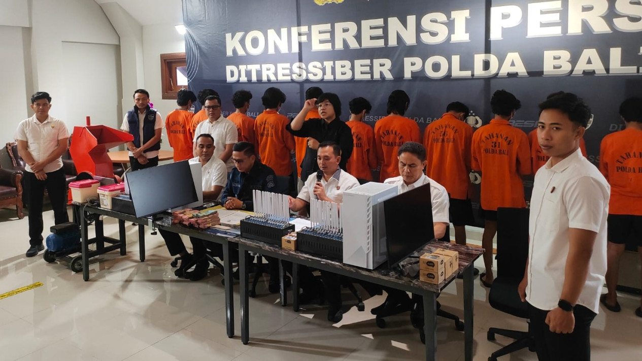 Polda Bali Ungkap Sindikat Registrasi Kartu Perdana Ilegal dan Penjualan Kode OTP Beromzet Ratusan Juta
            - galeri foto