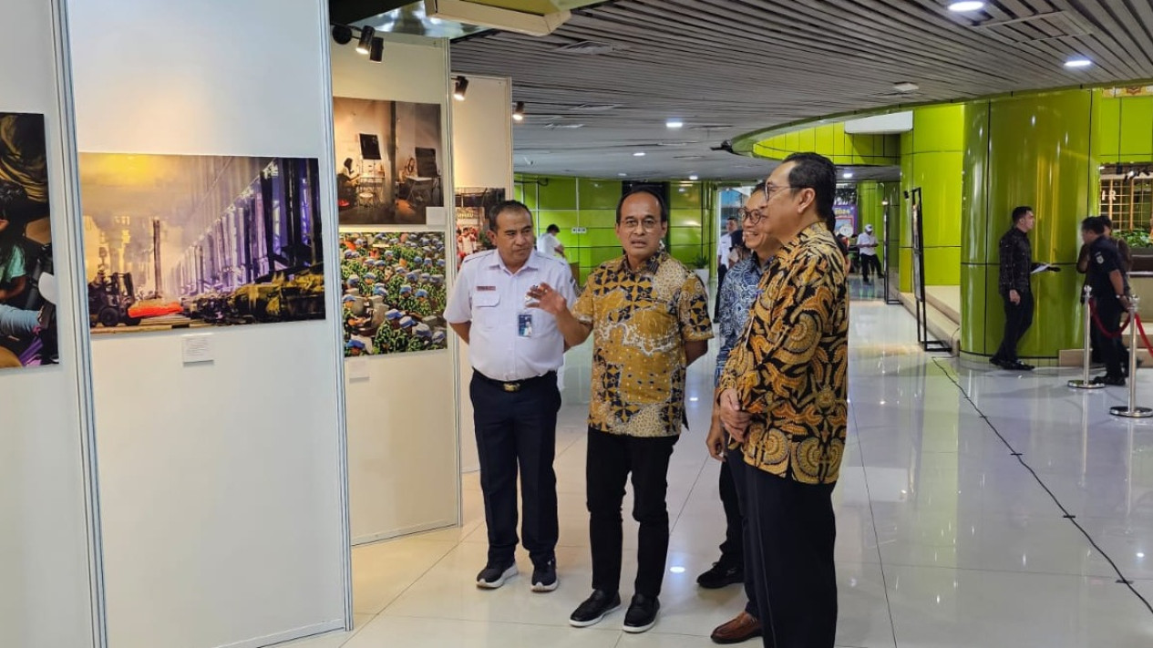 Dokumentasi Kerja Presiden 10 Tahun Presiden Jokowi Lewat Pameran Foto dan Peluncuran Buku 'Mewariskan Nusantara'
            - galeri foto