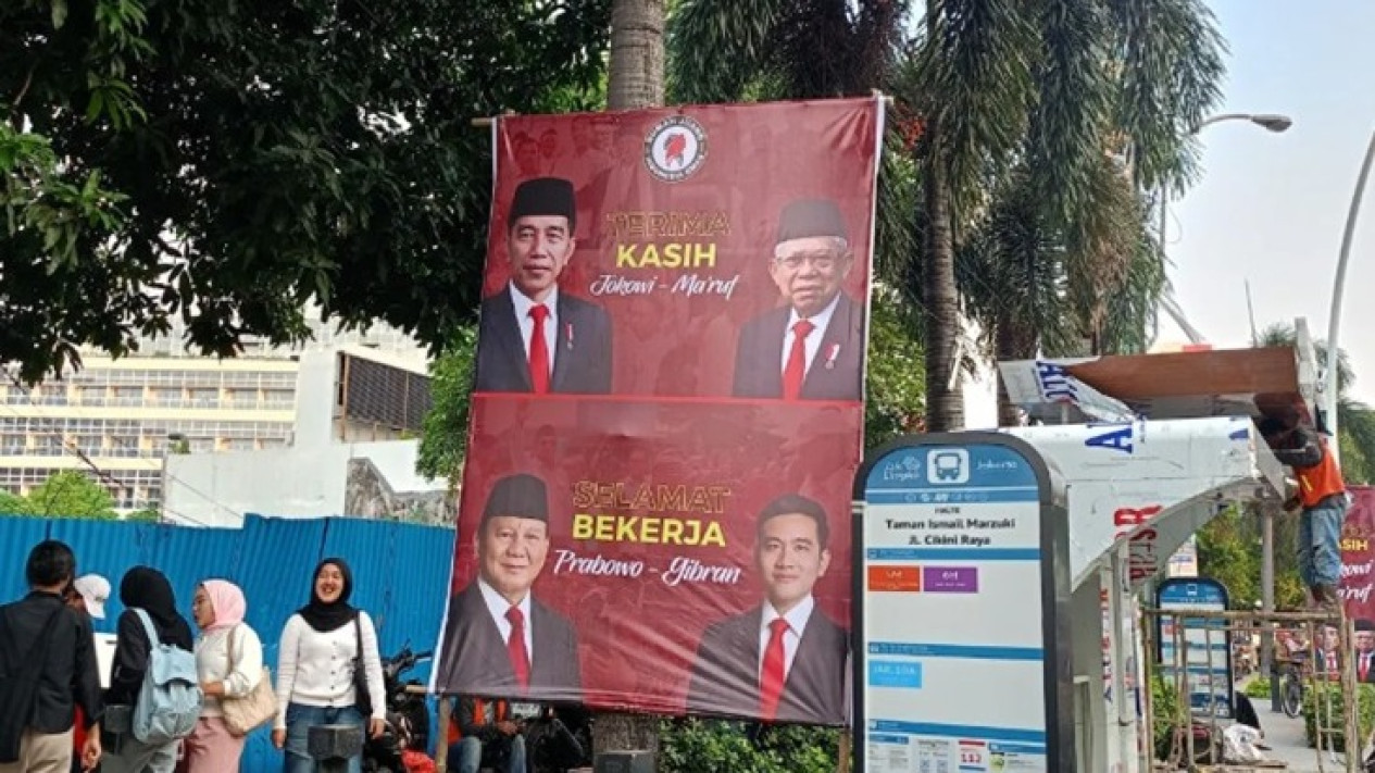 Spanduk Ucapan "Selamat Bekerja Prabowo-Gibran" Ramai Terpampang di Jakarta Pusat
            - galeri foto