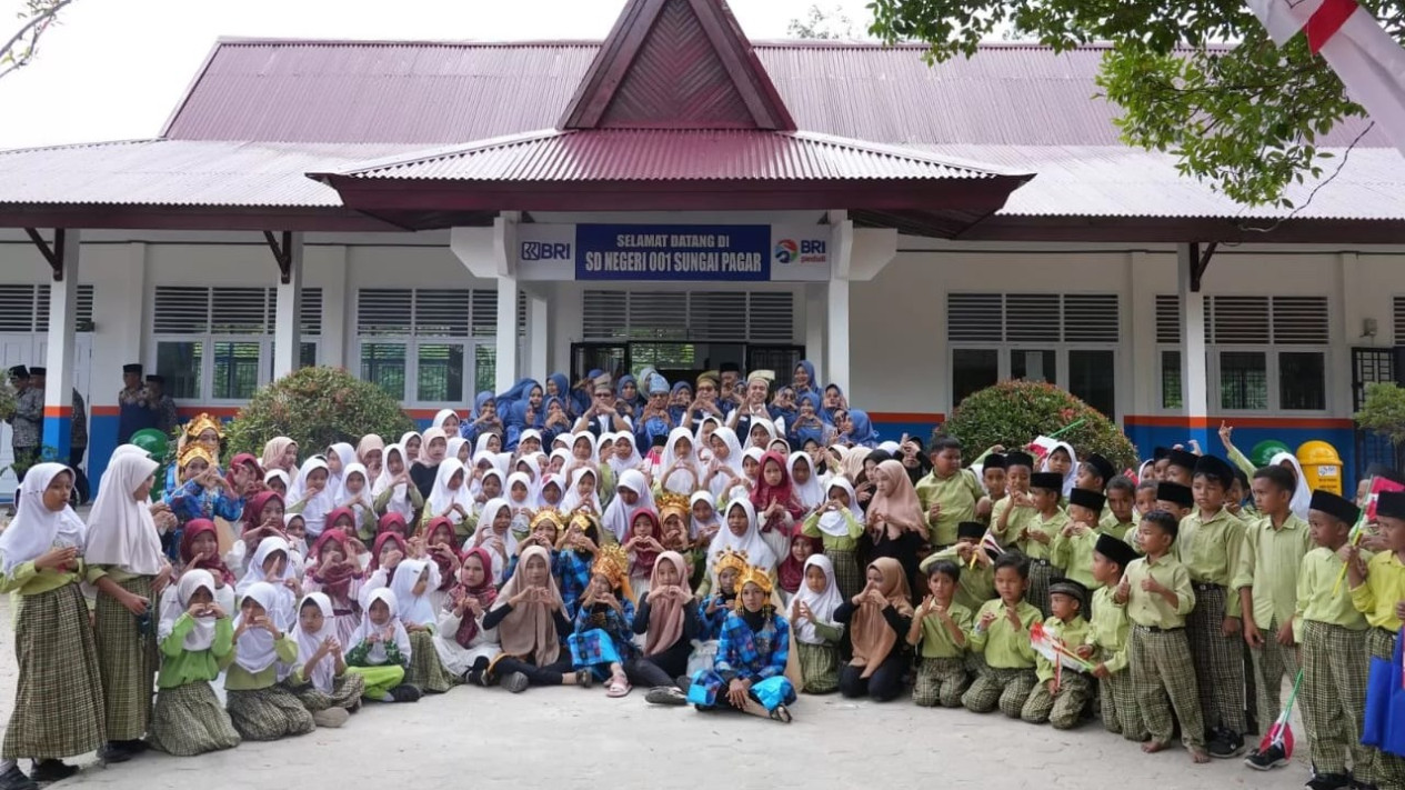 BRI Terus Berupaya Mendukung Program Pemerintah Dalam Upaya Peningkatan Mutu Kualitas Pendidikan di Indonesia
            - galeri foto