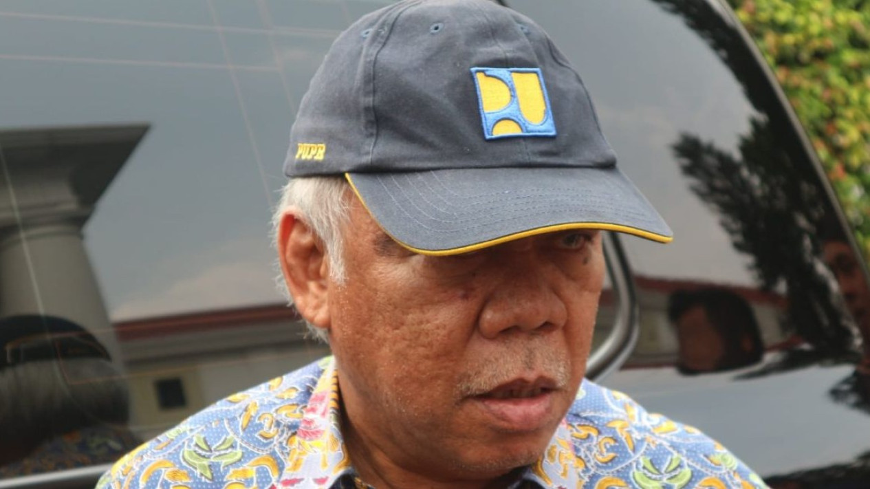 Begini Nasib Topi Lusuh Legendaris Menteri Basuki Usai Pamit dari Kementerian PUPR, Dulu Sering Dikomplain Pejabat Kini Disimpan di Tempat Spesial Ini
            - galeri foto