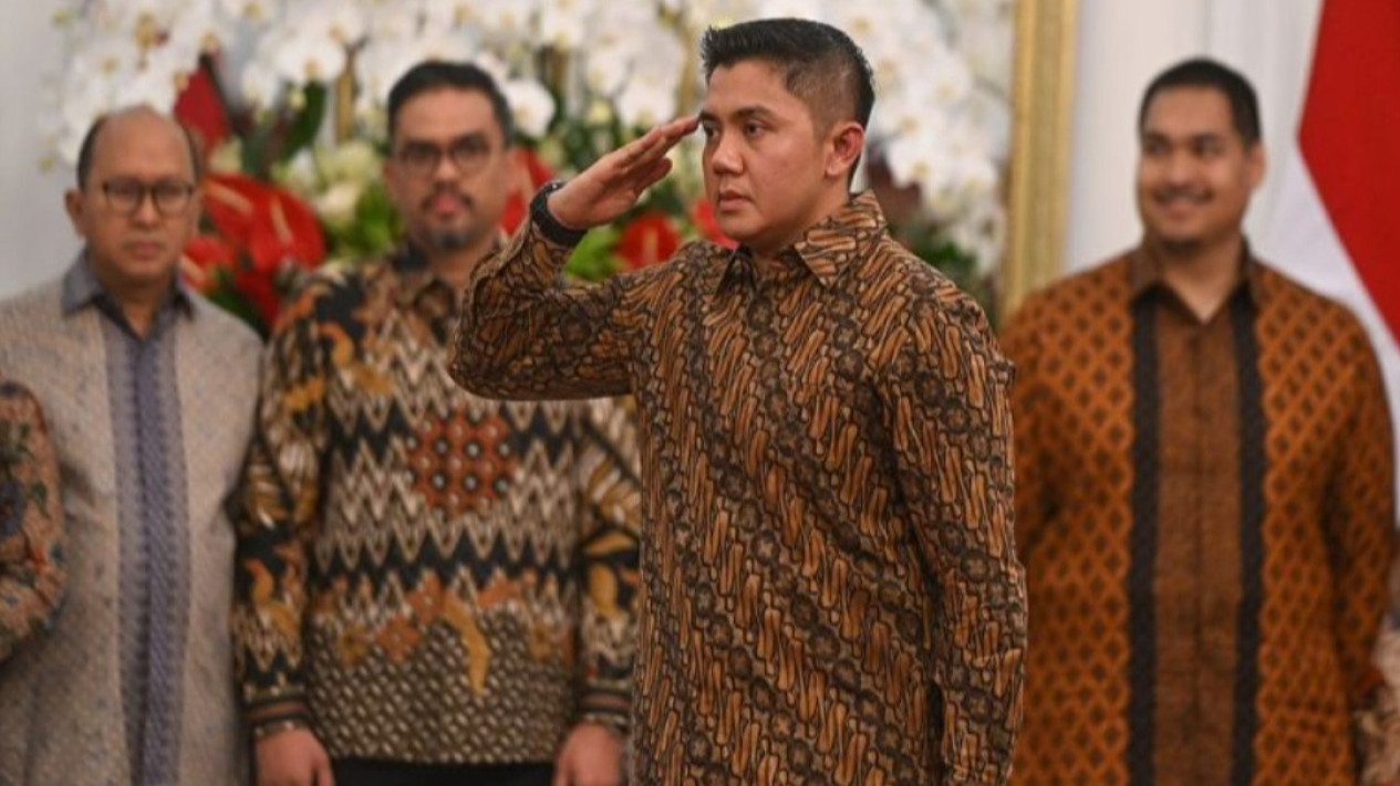 Mayor Teddy Tak Ikut Dilantik Jadi Seskab, Akhirnya Istana Blak-blakan Ajudan Prabowo Itu Hanya...
            - galeri foto