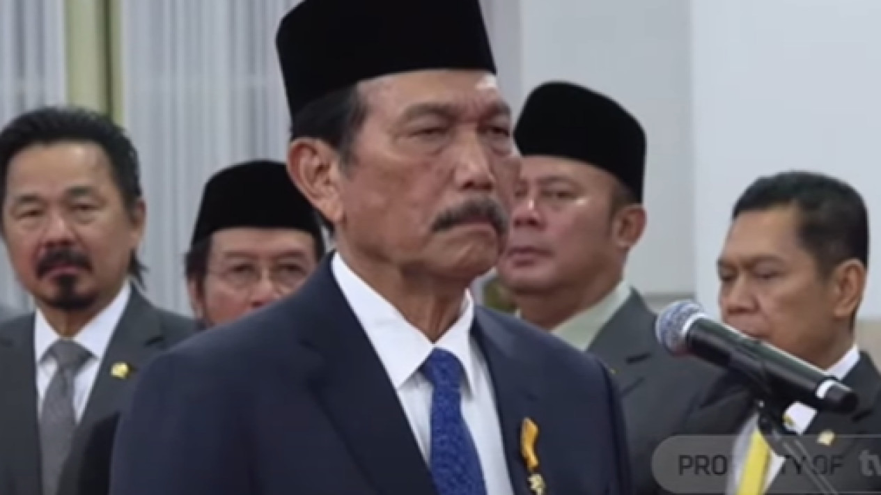 Plot Twist Ala Luhut Binsar Pandjaitan, Senyap Tetiba Jadi Ketua Dewan Ekonomi Nasional, Begini Gelagatnya Saat Detik-detik Jelang Dilantik Prabowo
            - galeri foto