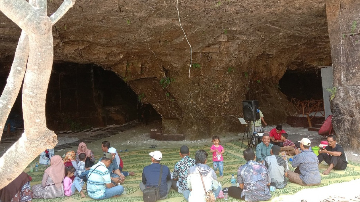 Lubang Raksasa Bekas Tambang Kapur di Gresik Disulap Jadi Wisata Alam Eksotik
            - galeri foto