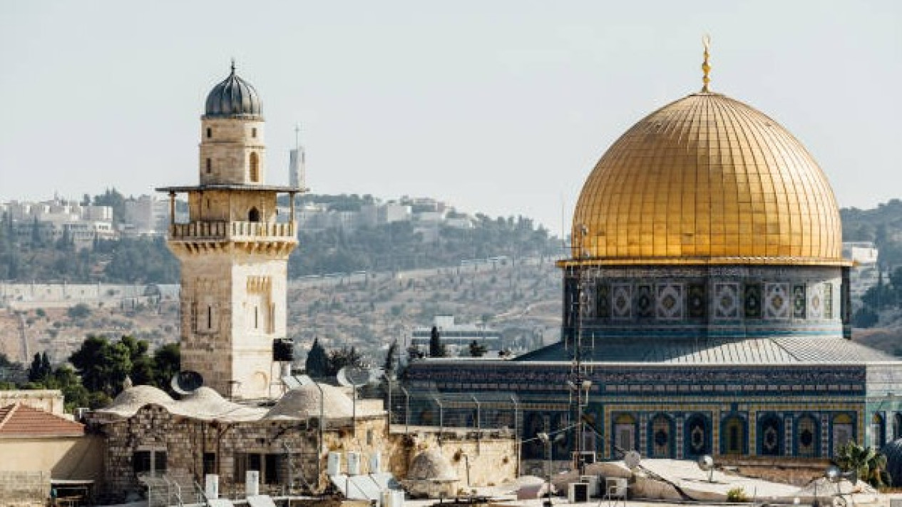 5 Tempat Wisata Spiritual yang Bisa Dikunjungi Setelah Umroh dengan Budget Terjangkau: Jelajahi Amman, Jerusalem, Bethlehem hingga Petra!
            - galeri foto