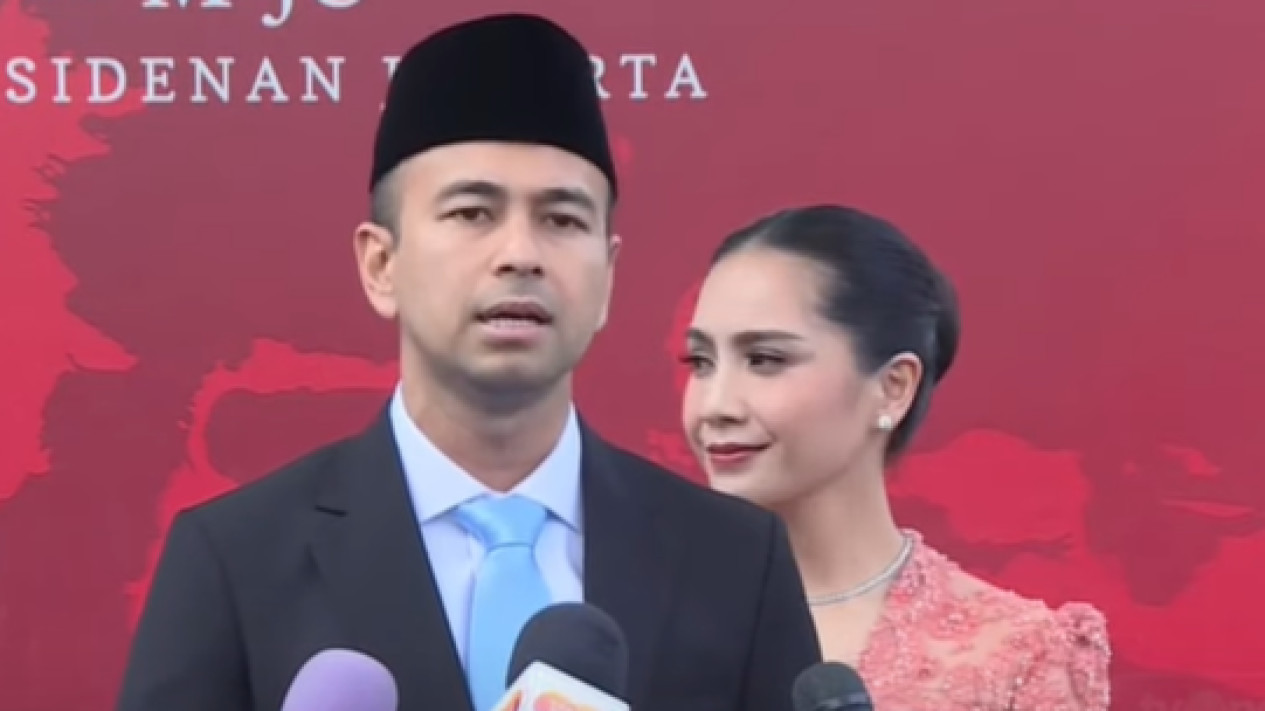 Serba-serbi Raffi Ahmad Dilantik Jadi Utusan Khusus Presiden Prabowo, Gaji Setara Menteri Hingga Diketawai Nagita Saat Wawancara
            - galeri foto