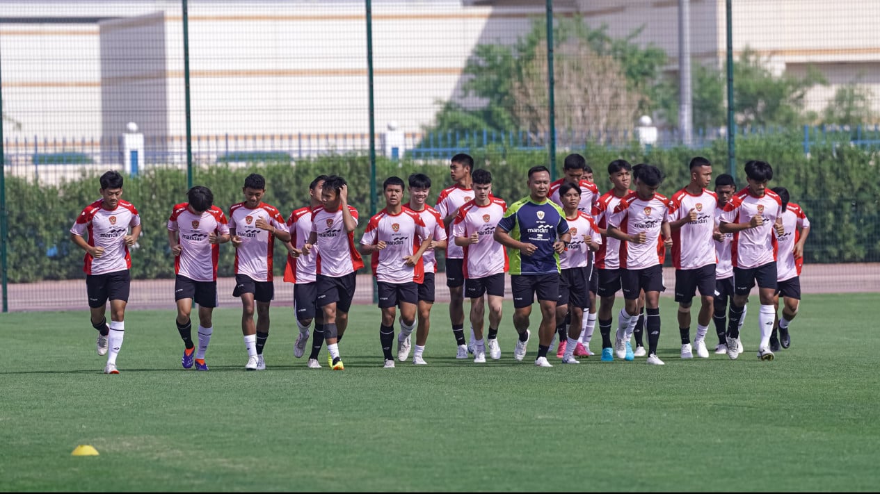 Cara Kotor Tim Timur Tengah Mulai Muncul, Momen Timnas Indonesia U-17 Latihan Bersandingan dengan Kuwait U-17
            - galeri foto