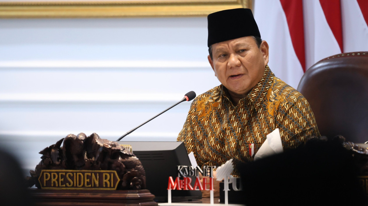 Pimpin Rapat Kabinet Perdana, Presiden Prabowo Perintahkan Para Menteri Tak Buat Birokrasi Ribet: Marilah Kita Jujur
            - galeri foto