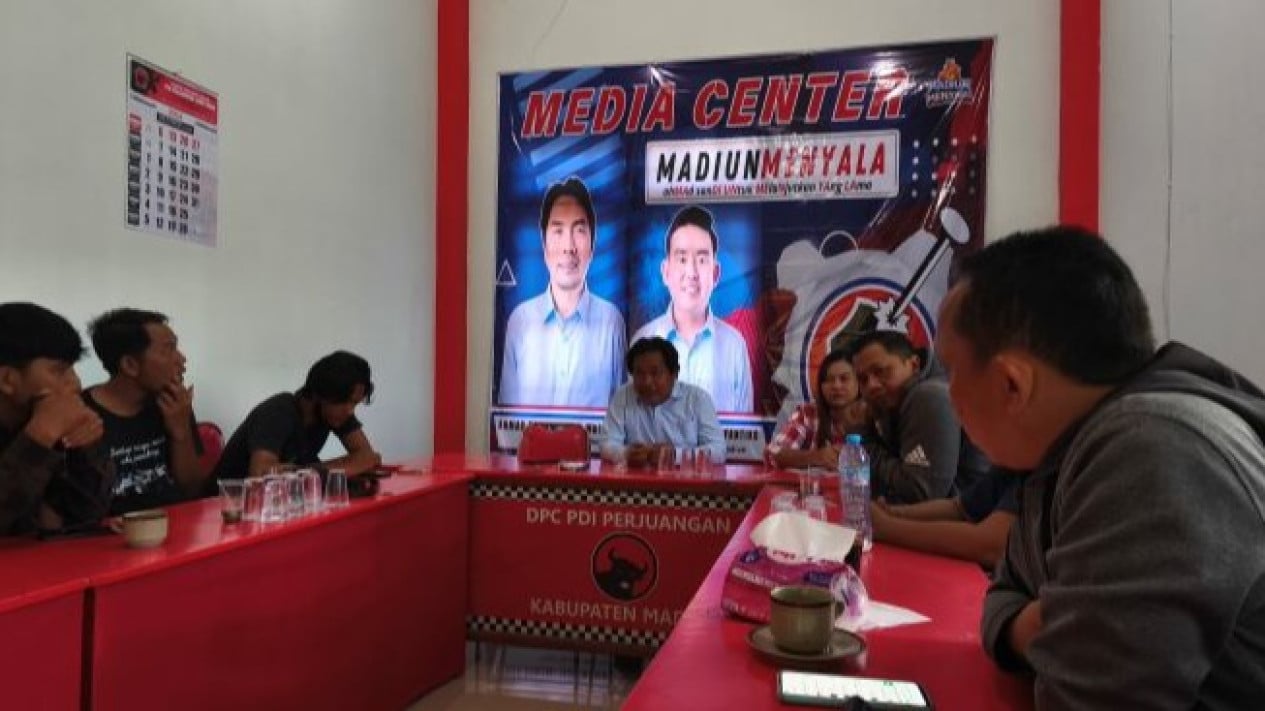 Kecewa Video Siaran Live Debat Publik di Akun KPU Madiun Sempat Hilang, Tim Paslon Cabup Menyala Ancam Lapor ke DKPP
            - galeri foto