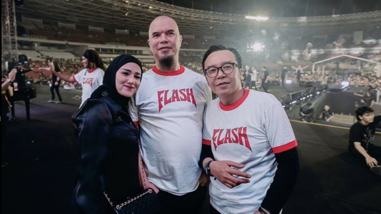 Ari Lasso secara Mengejutkan Umumkan Cerai dengan Sang Istri, Ahmad Dhani 'Kompor' Malah Bikin Komentar Begini
            - galeri foto