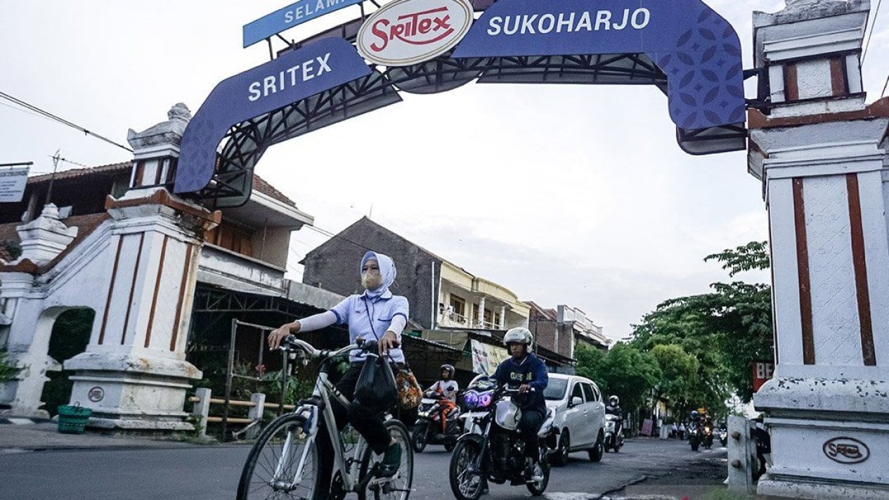 Menaker Bocorkan Penyebab Utama Sritex Pailit, Singgung Memitigasi Risiko
            - galeri foto