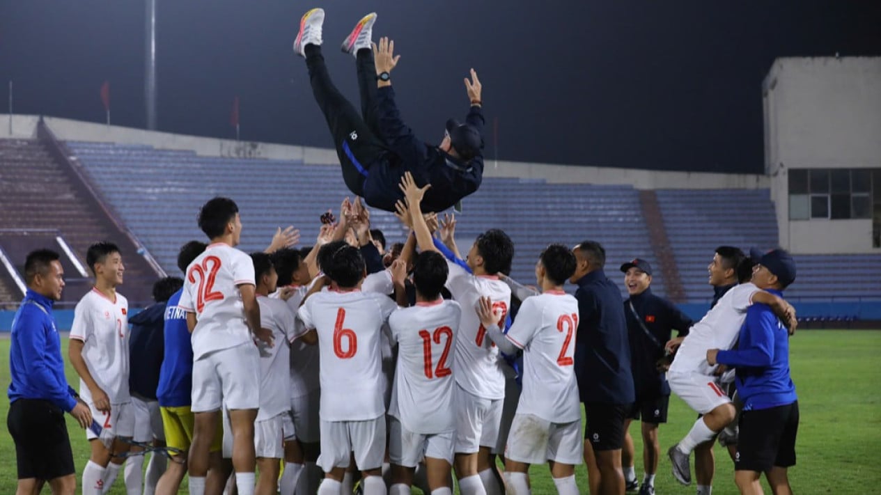 Bak Bumi dan Langit Sikap Dua Pelatih yang Gunakan Strategi Ulur Waktu Demi Lolos Piala Asia U-17, Coach Nova Arianto Malu Tapi Pelatih Vietnam Justru ...
            - galeri foto