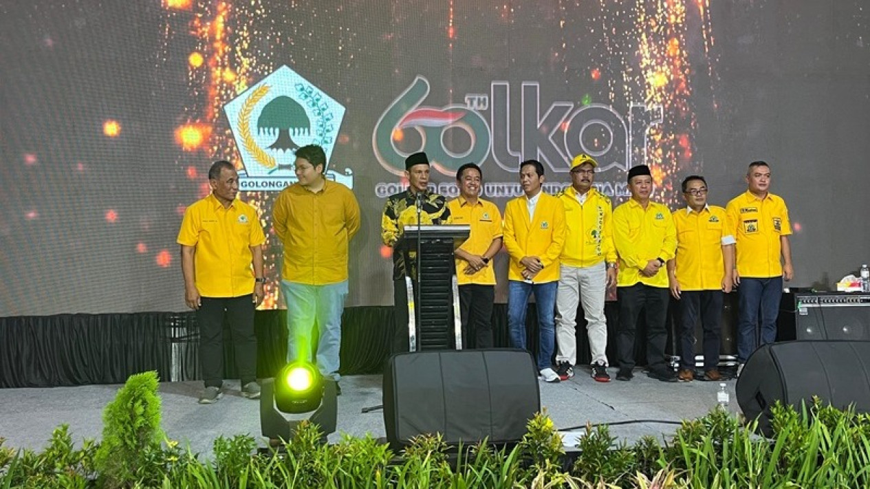 Peringati HUT Ke-60 Golkar, Jaro Ade Sebut Ini Momentum Tasyakuran atas Dilantiknya Prabowo-Gibran
            - galeri foto