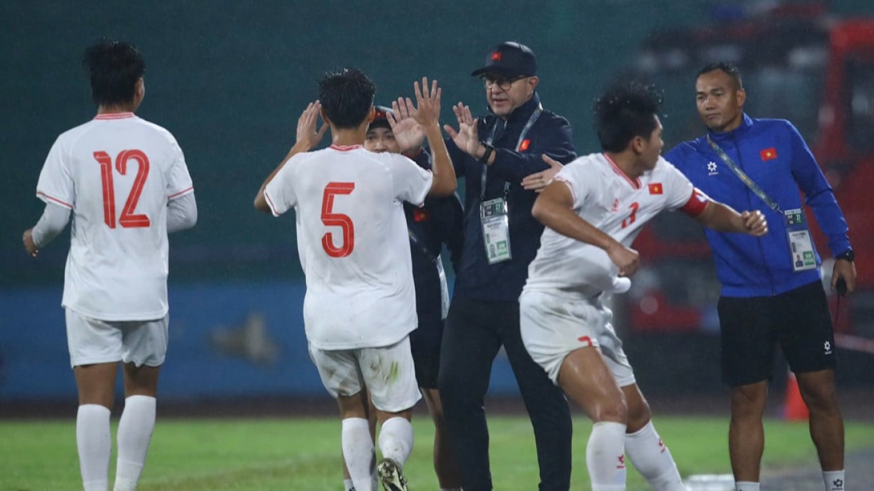 Dianggap Lakukan Sepak Bola Gajah, Rival Timnas Indonesia di ASEAN Dapat Cemoohan Kasar dari Fans Usai Kualifikasi Piala Asia U-17 2025
            - galeri foto