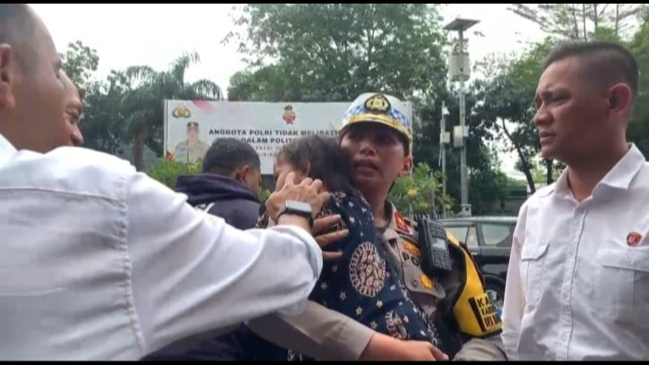 Terkuak Motif Pelaku Penyanderaan Bocah Perempuan di Pospol Jakarta Selatan, Ternyata....
            - galeri foto