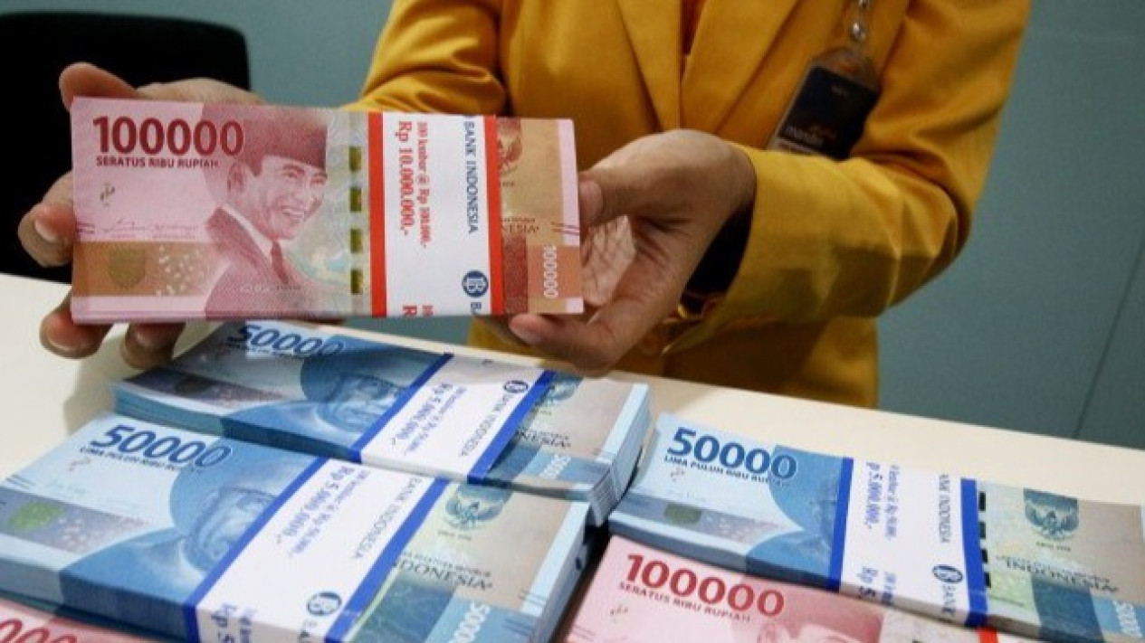 Rupiah Melemah Jadi Rp15.743 per Dollar AS Seiring Pasar Amati Situasi di Timur Tengah
            - galeri foto