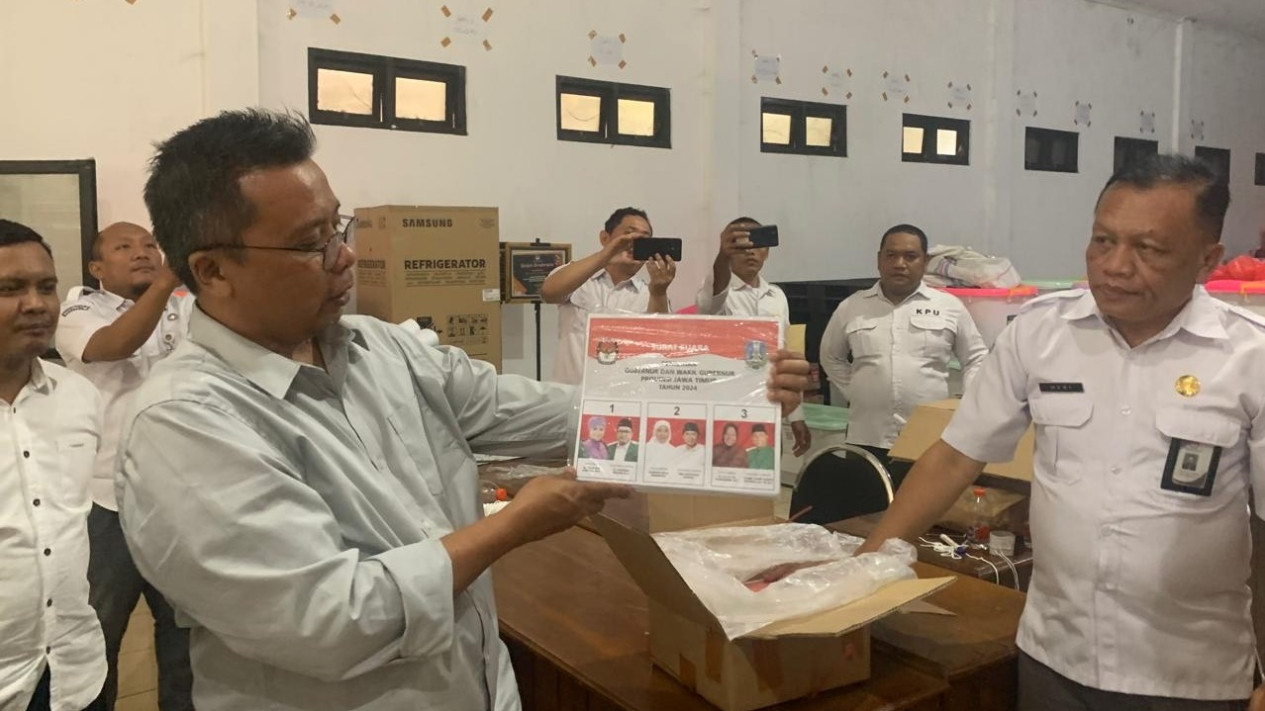 Surat Suara Pilgub Jatim Tiba di Gudang KPU Jombang, Persiapan terus Dimatangkan
            - galeri foto