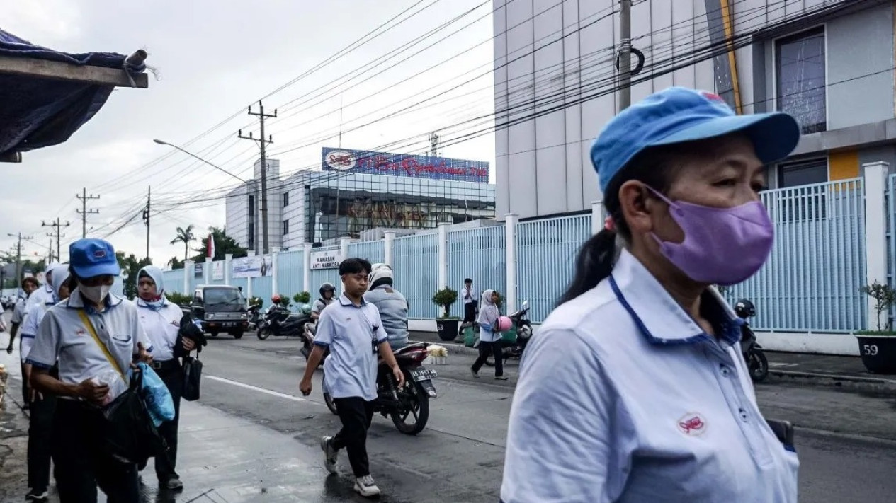 Tangis Karyawan Sritex Pecah, Wamenaker Pastikan Tak Ada PHK Usai Putusan Pailit
            - galeri foto