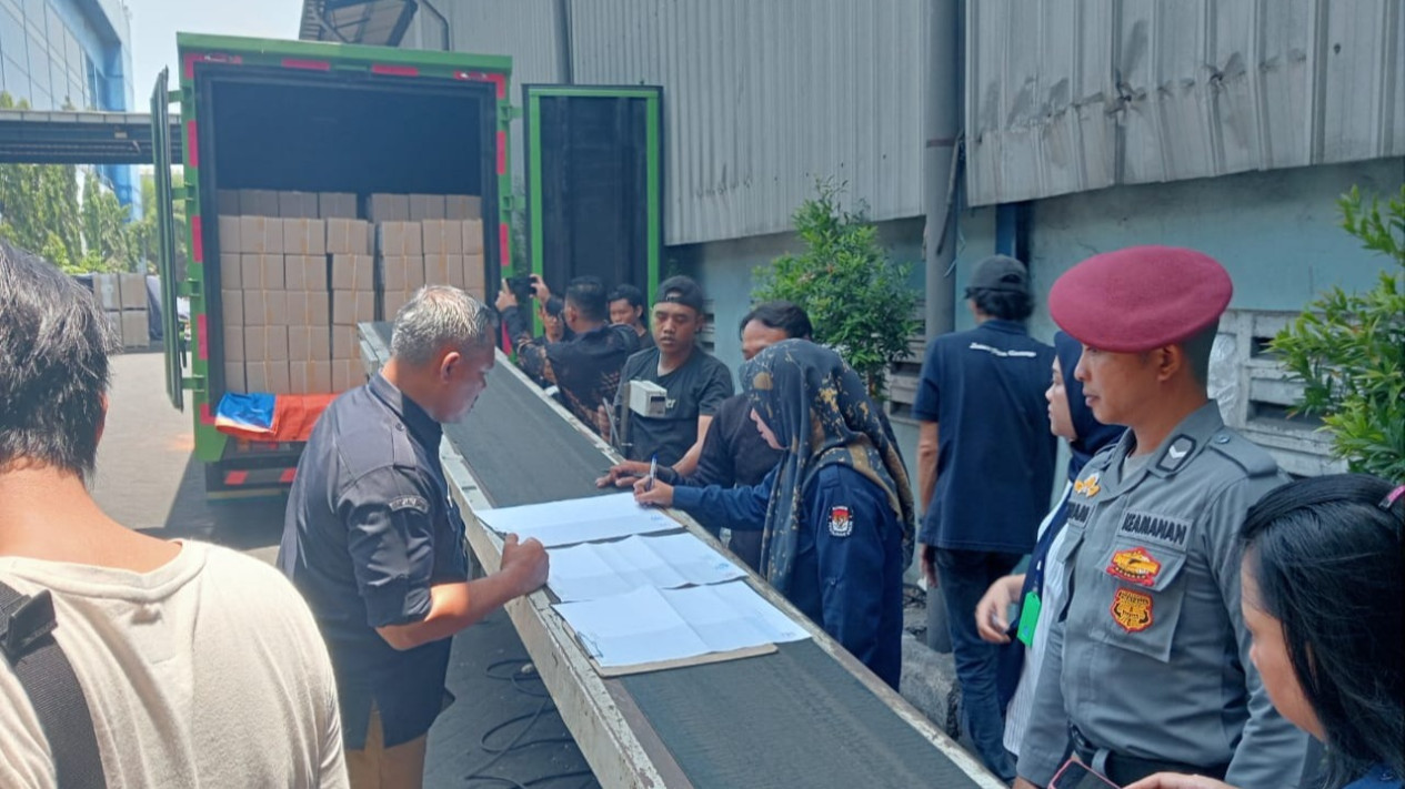 Surat Suara Pilgub Jatim Tiba di Banyuwangi, Proses Cetak Surat Suara Pilbup Masih Berlangsung
            - galeri foto