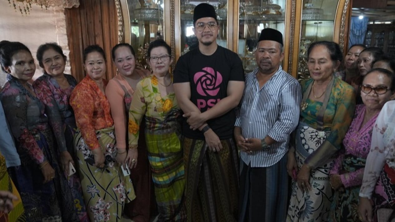 Kaesang Titip ke Semua Warga Tolotang untuk Menangkan Fatmawati Rusdi dan Syaharuddin
            - galeri foto