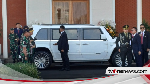 Arahan Prabowo Menteri dan Wamen Pakai Mobil Maung Pindad, AHY: Kalau Bukan Kita yang Pakai Siapa Lagi?