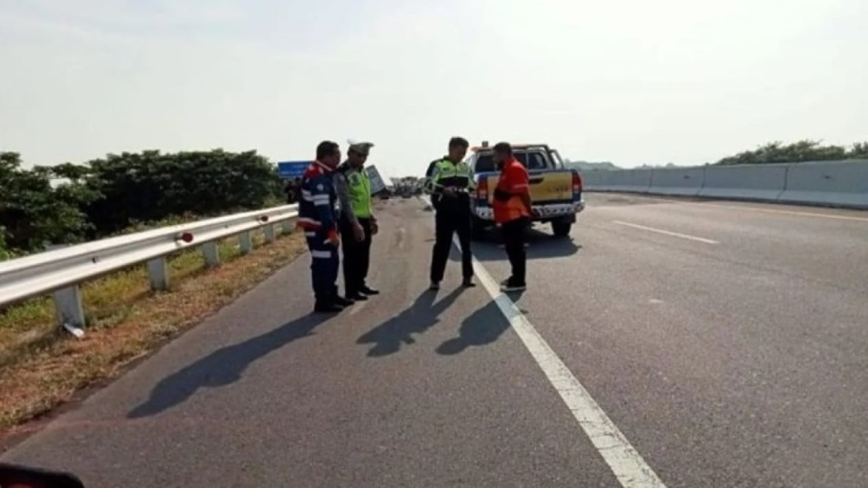 Kronologi Kecelakaan Mobil tvOne yang Tewaskan 3 Kru Liputan di Tol Pemalang
            - galeri foto