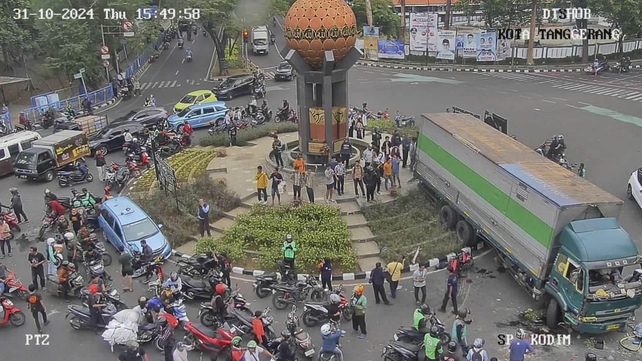 Terkuak! Sosok Sebenarnya Pelaku Tabrak Lari di Tangerang, Ternyata Bukan Sopir Truk
            - galeri foto