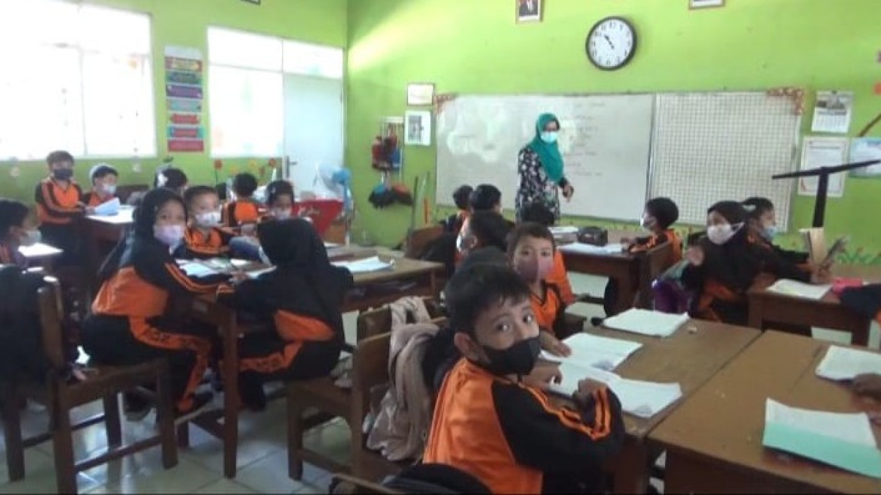 Sebanyak 1500 Lebih Siswa Terjangkit Wabah Gondongan di Jombang, Sekolah Wajibkan Pakai Masker
            - galeri foto