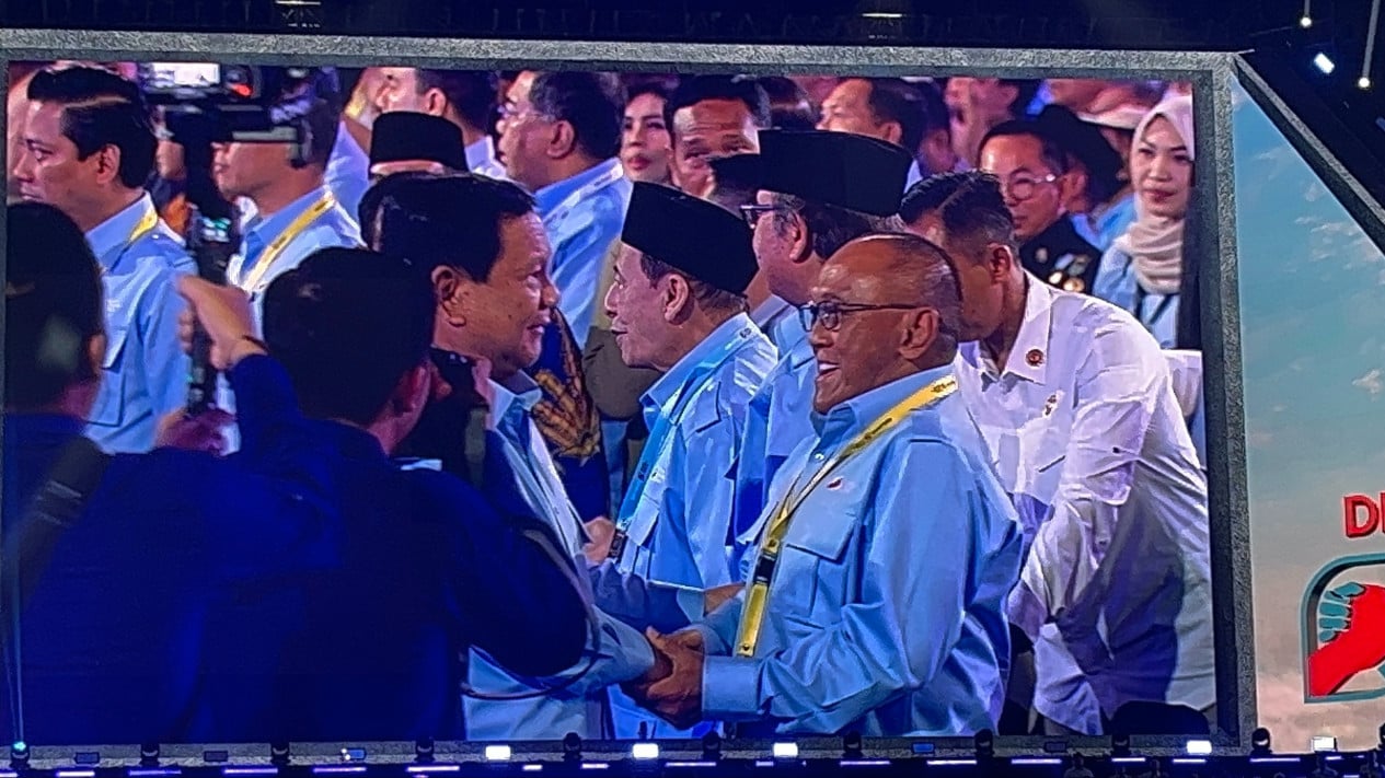 Aburizal Bakrie dan Anindya Bakrie Bergabung di Deklarasi GSN Bersama Prabowo dan Gibran, Tokoh Nasional Bersatu
            - galeri foto