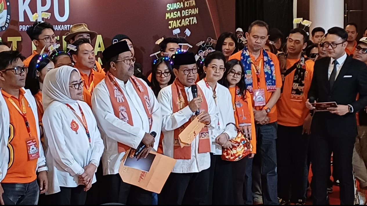 Pramono Janji Lakukan Peremajaan Pompa Air untuk Tanggulangi Banjir Rob di Pantai Mutiara
            - galeri foto