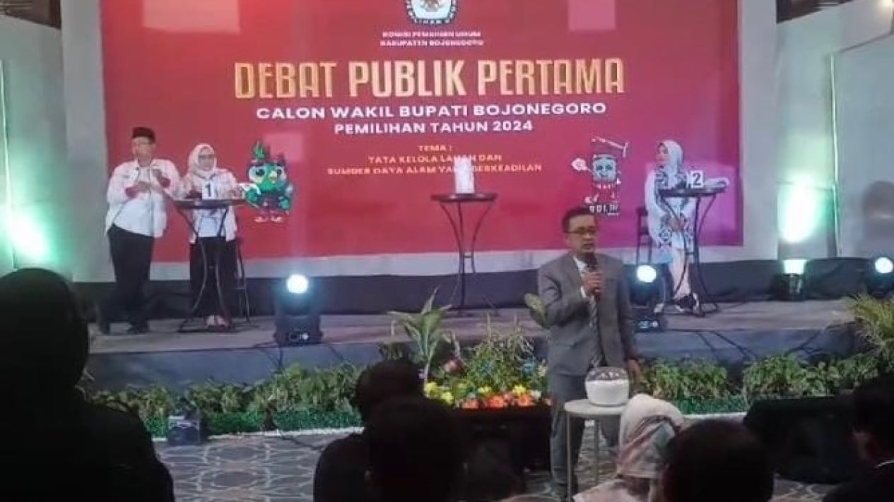 KPU Bojonegoro Kembali Tunda Debat Terbuka Kedua Paslon Bupati
            - galeri foto