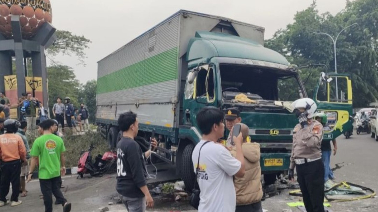 Tak Cuma Positif Narkoba, Ternyata Sopir Truk Ugal-ugalan di Cipondoh Tangerang Kernet Tak Punya SIM
            - galeri foto