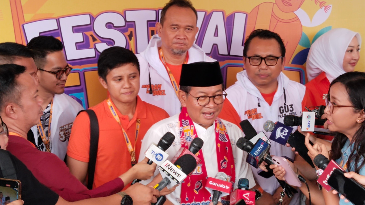 Kampanye Akbar, Pramono Gaungkan Soal Kesejahteraan Guru Honorer hingga Rawat Budaya Betawi
            - galeri foto