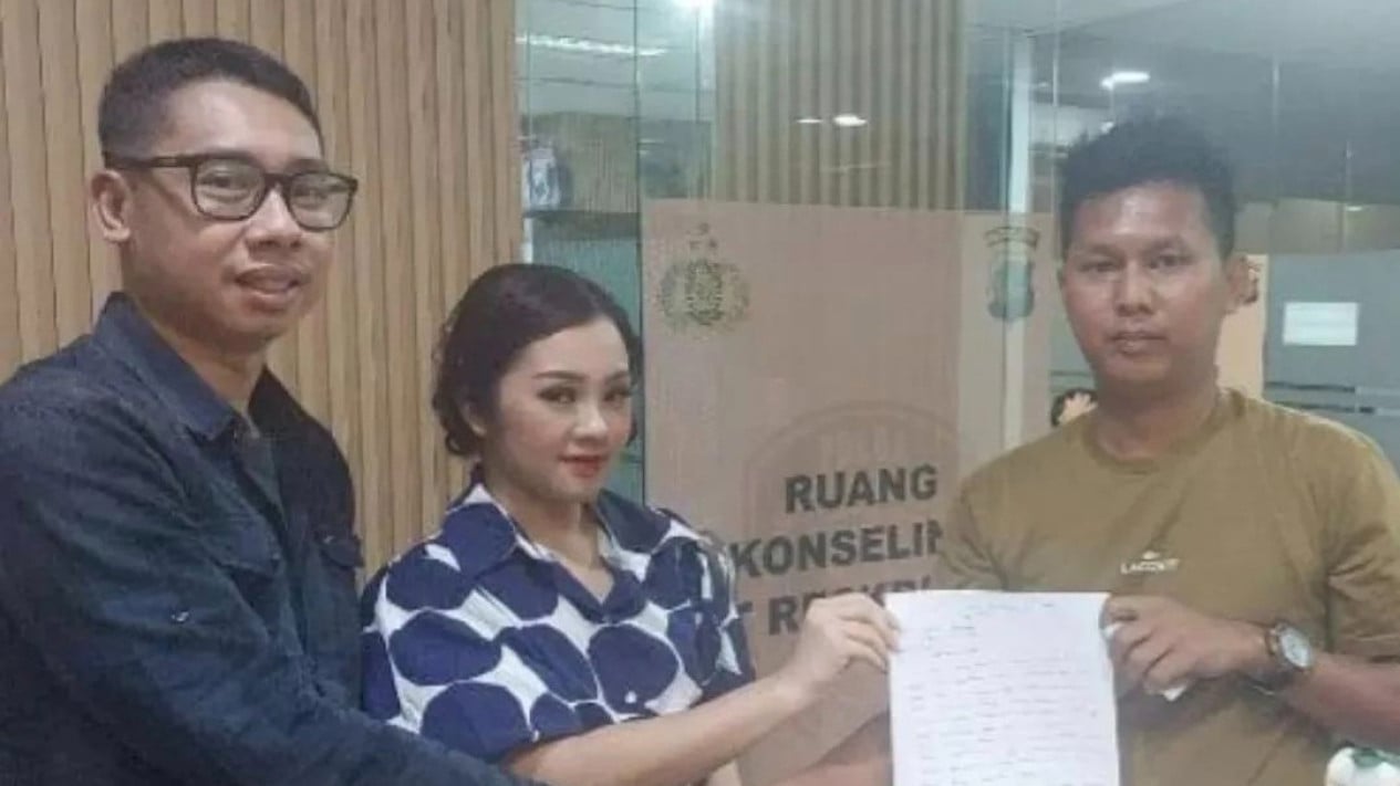 Ada 'Ancaman' di Polda Metro Jaya, Korban Penganiayaan Anggota Polda Maluku Dipaksa Berdamai
            - galeri foto