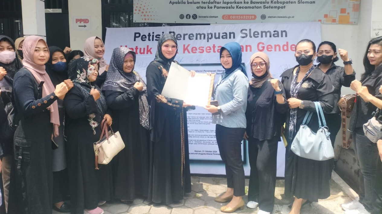 Pilkada 2024 Makin Dekat, Alat Peraga Bermuatan SARA dan Bias Gender di Sleman Dipastikan Bersih
            - galeri foto