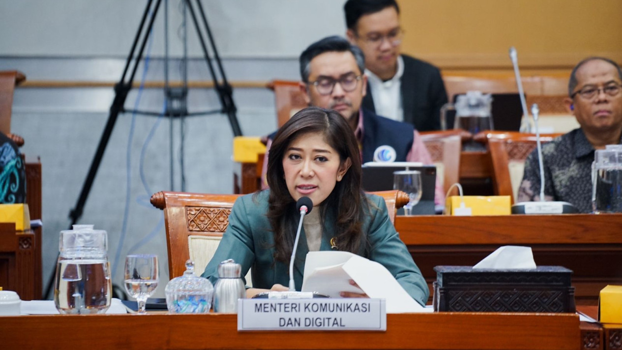 Rapat di DPR, Menteri Komdigi Beberkan Persiapan Khusus untuk Kampanye Damai Pilkada 2024
            - galeri foto