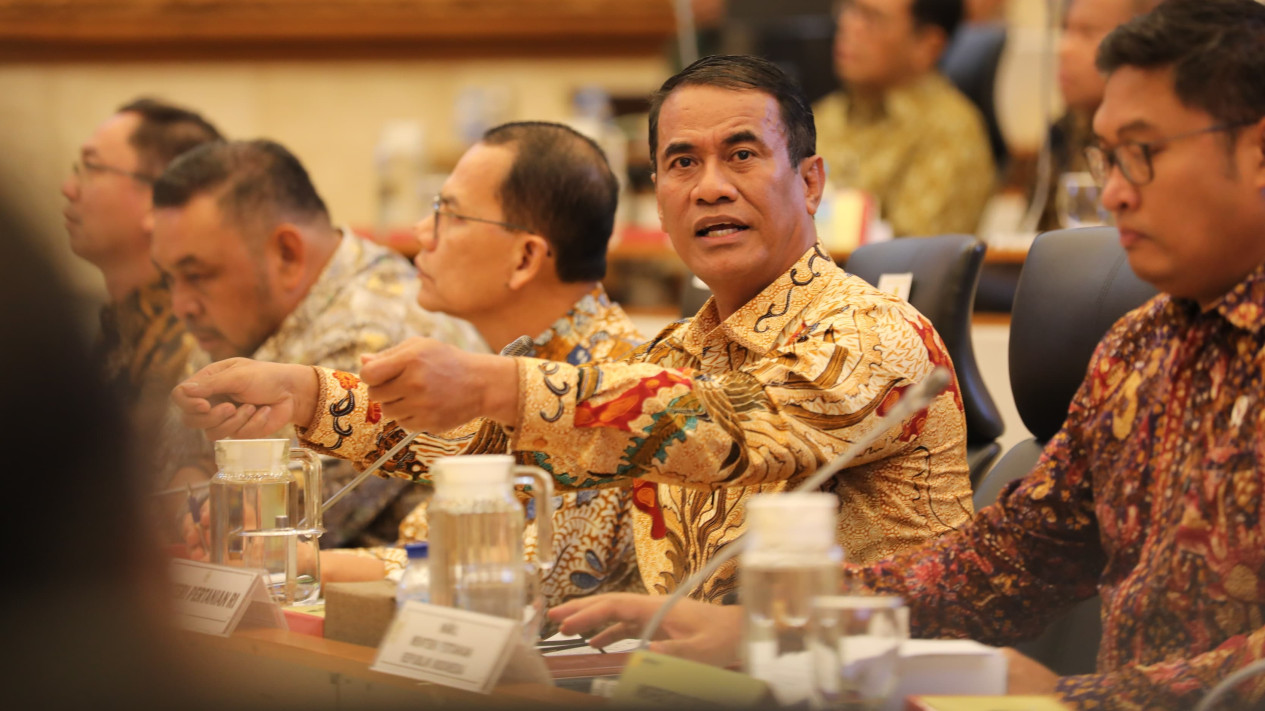 DPR Sebut Mentan Amran Bisa Menjadi Best of Ministry Agriculture
            - galeri foto