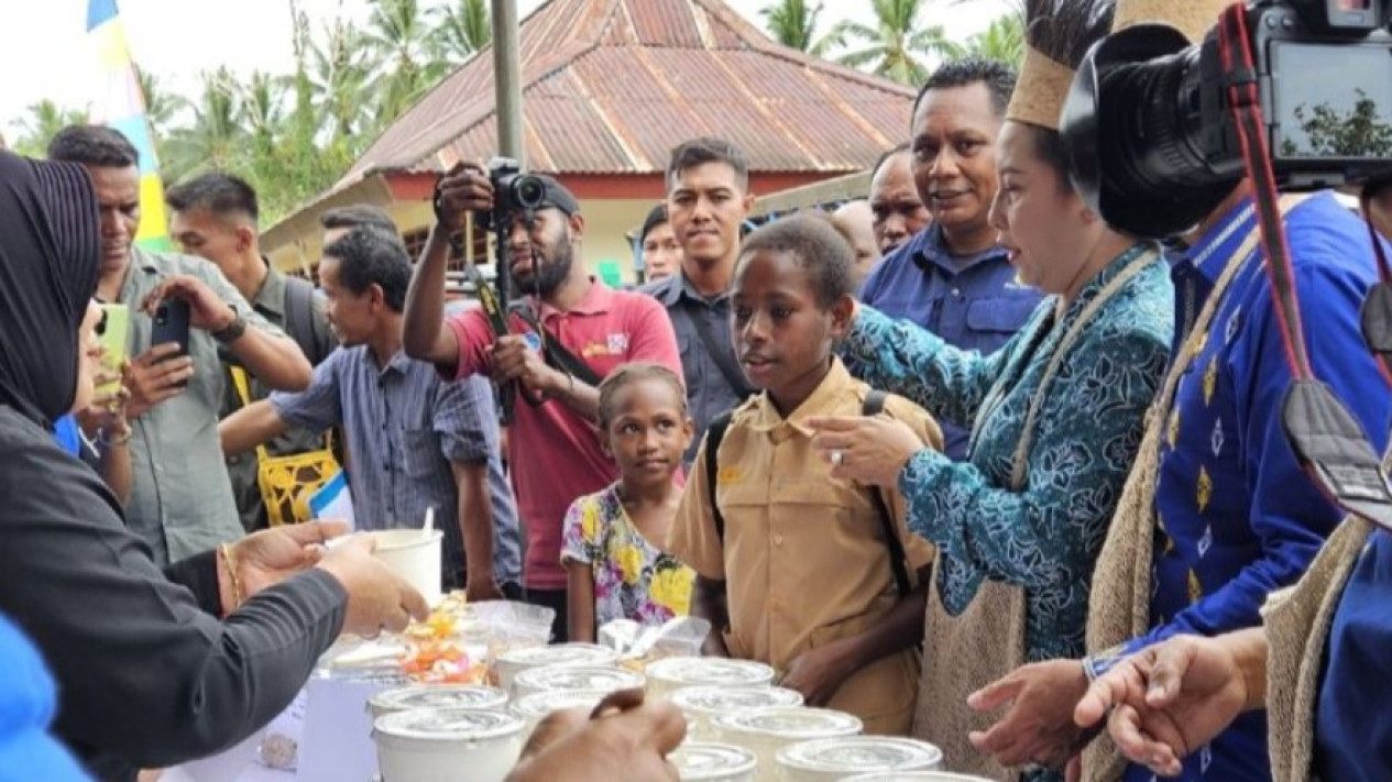 Kemensos Pastikan Makan Bergizi Gratis Sasar Daerah 3T Papua, Agus Jabo Tekankan Kolaborasi
            - galeri foto