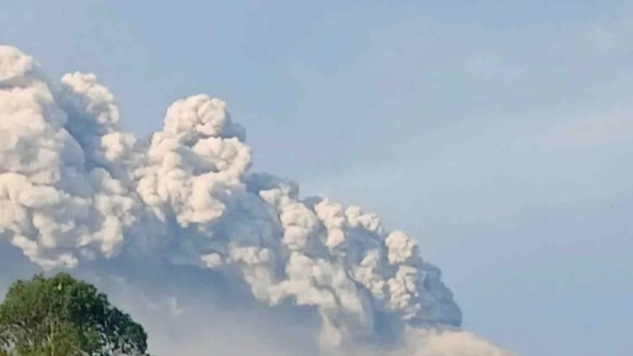 Gunung Lewotobi Laki-Laki Masih Berpotensi Erupsi Susulan
            - galeri foto