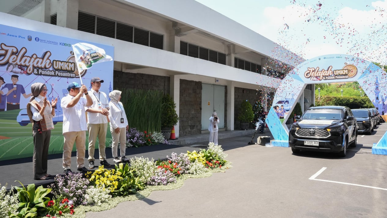 Bank Indonesia Berangkatkan Empat Media Jelajah UMKM & Pondok Pesantren
            - galeri foto