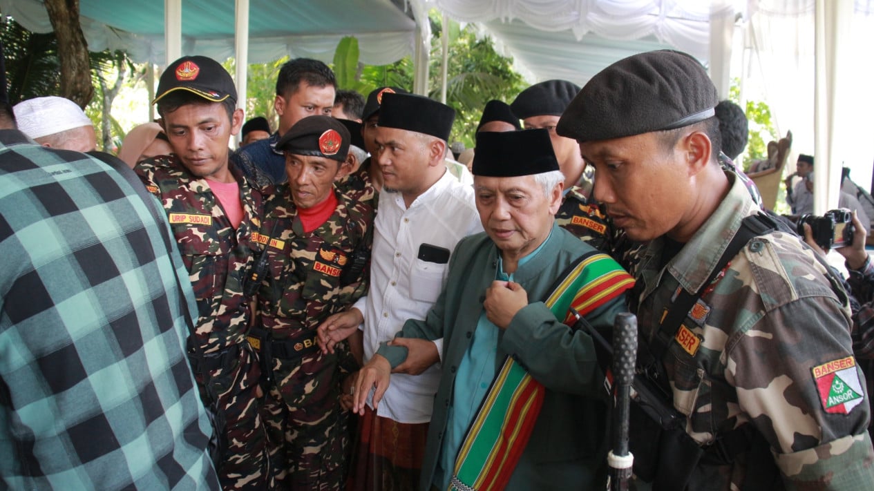 Pesan KH. Achmad Chalwani untuk Warga Kebumen: Jangan Pilih Bupati yang Korupsi
            - galeri foto