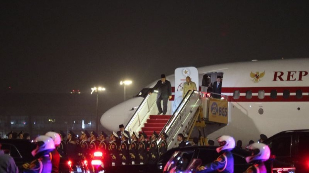 Kunjungan Kenegaraan Pertama, Presiden Prabowo Subianto Tiba di Beijing China
            - galeri foto