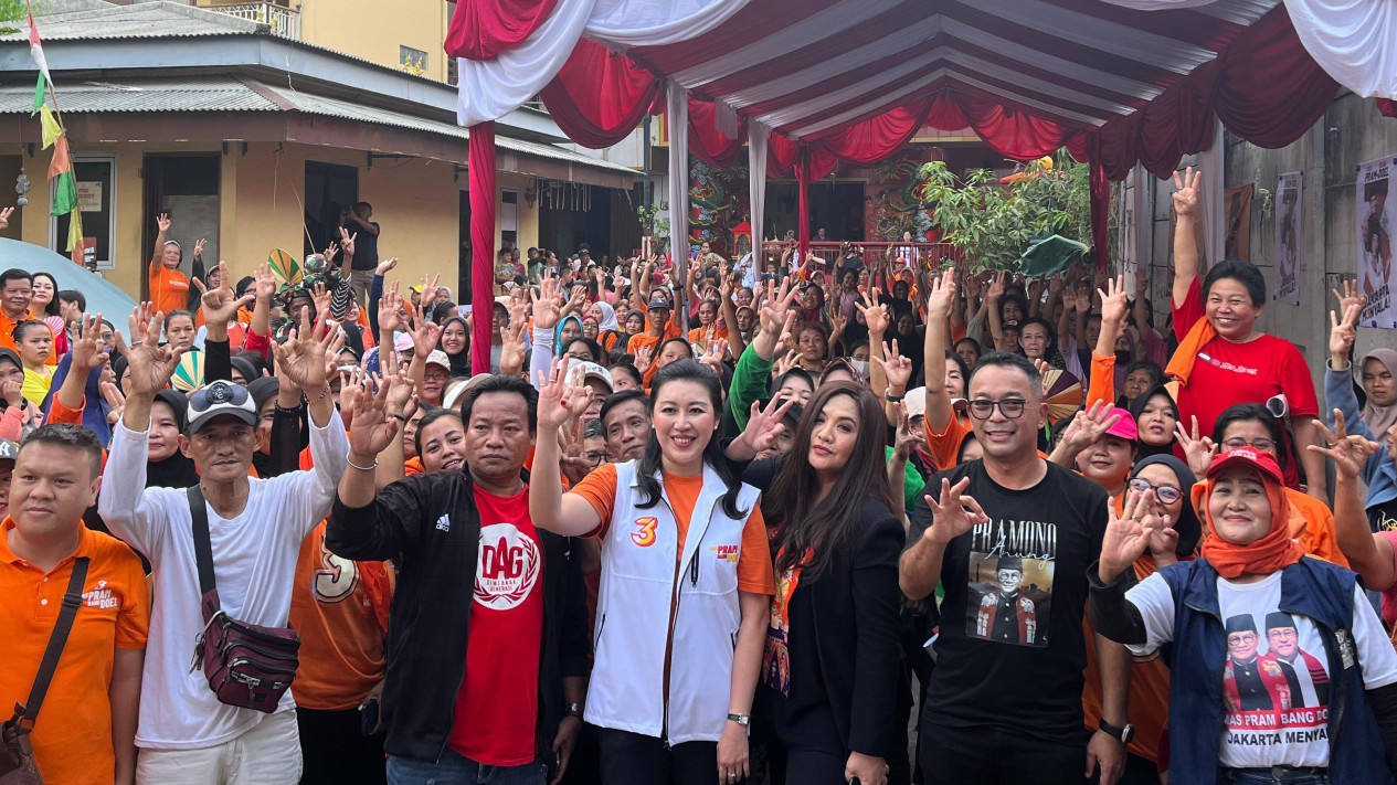 Relawan Hilda Kusuma Dewi Kenalkan Pasangan Pram-Doel Lewat Festival Kapuk Raya
            - galeri foto