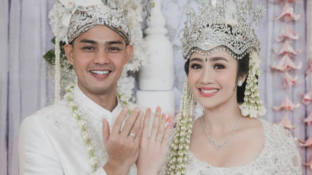 Febby Rastanti Resmi Menikah! Ini Detail Kebaya, Dekorasi, dan Tema Resepsinya
            - galeri foto