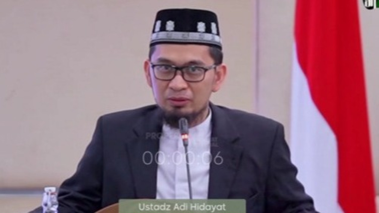 Hari Pahlawan 10 November, Ustaz Adi Hidayat Ingatkan Perjuangan Spiritual Para Pejuang Islam Saat Itu: Tahajud dan Zikir Tak Pernah Lepas
            - galeri foto