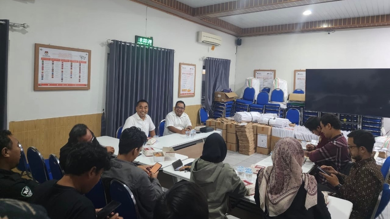 Tim Kuasa Hukum Wahono - Nurul Walkout dari Rakor Debat Terbuka, KPU Bojonegoro Bungkam
            - galeri foto