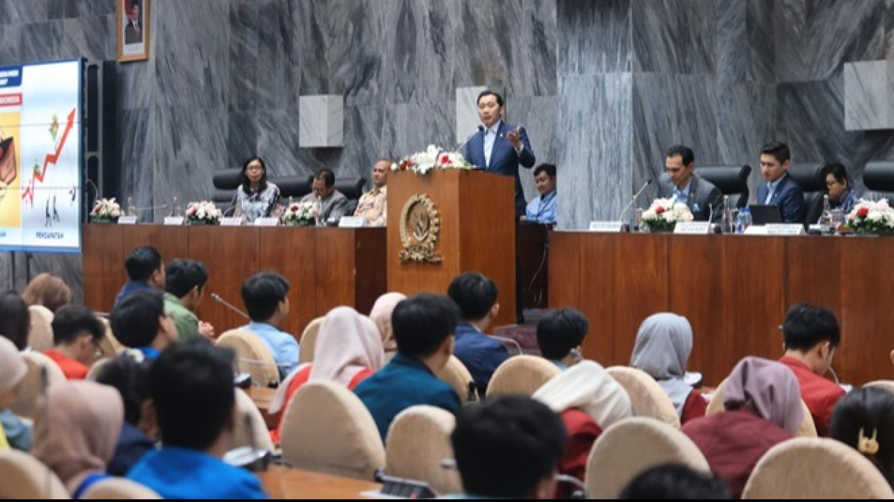 Ibas Harap Generasi Muda Manfaatkan Bonus Demokrafi Hingga Perkembangan Teknologi
            - galeri foto