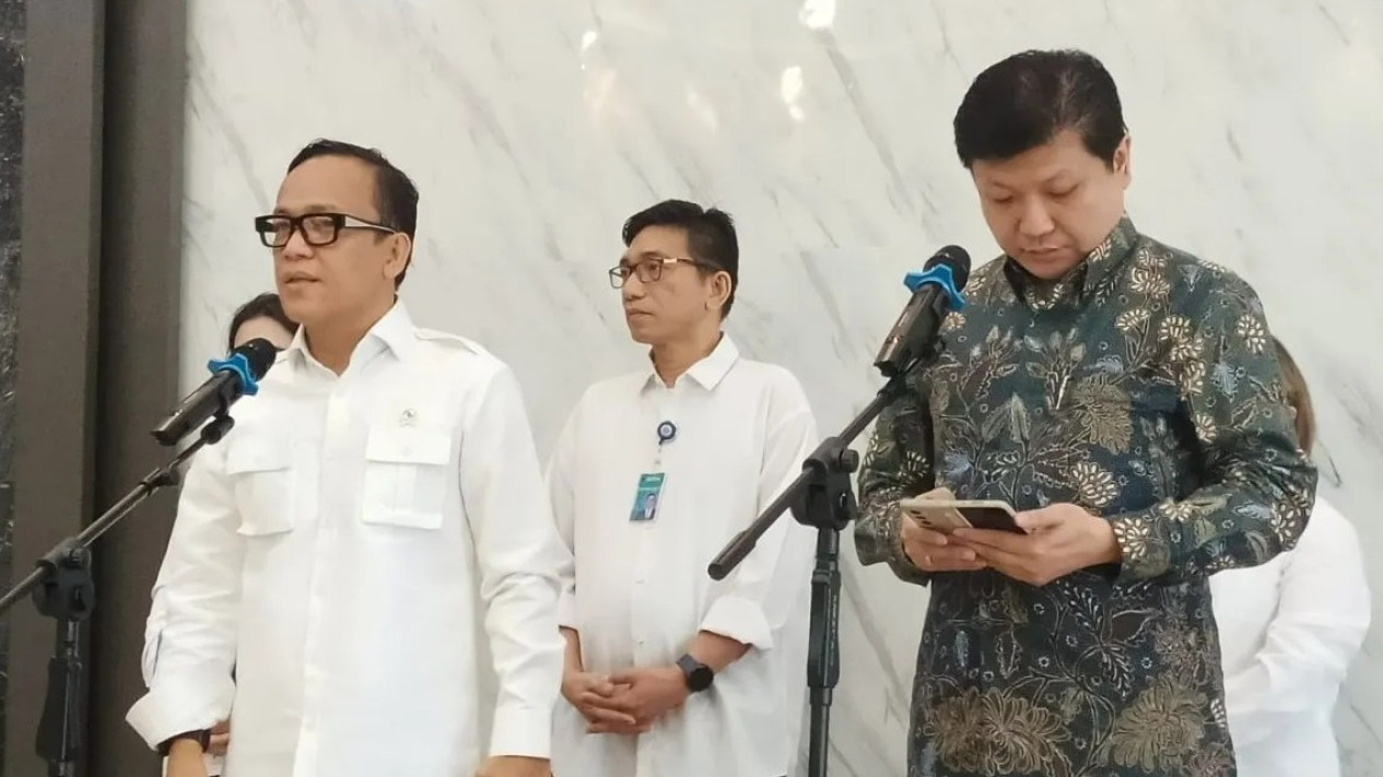 Sritex Liburkan 2.500 Karyawan karena Bahan Baku Tersendat, Dirut: Jika Berlanjut Kemungkinan Akan PHK
            - galeri foto